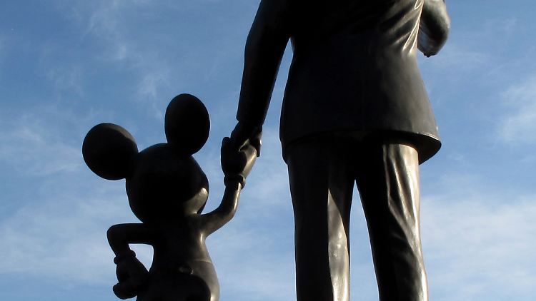 Micky mausert sich: Erst Pixar und Marvel, jetzt Lucasfilm - der Disney-Konzern wird zum Medienkonglomerat.