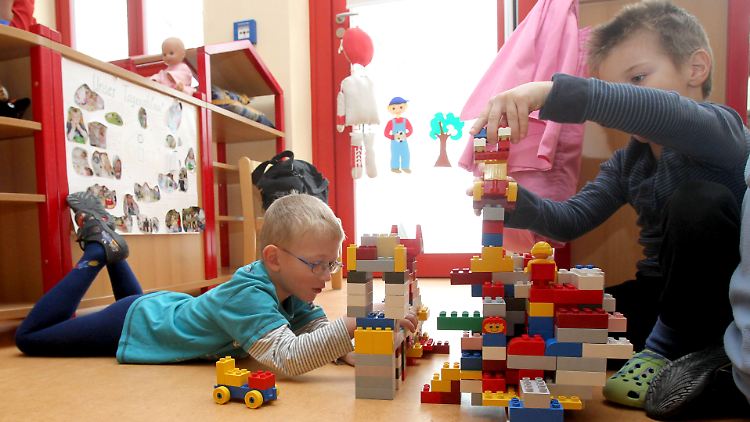 Das Betreuungsgeld für Eltern, die ihre Kinder zu Hause erziehen, ist umstritten.