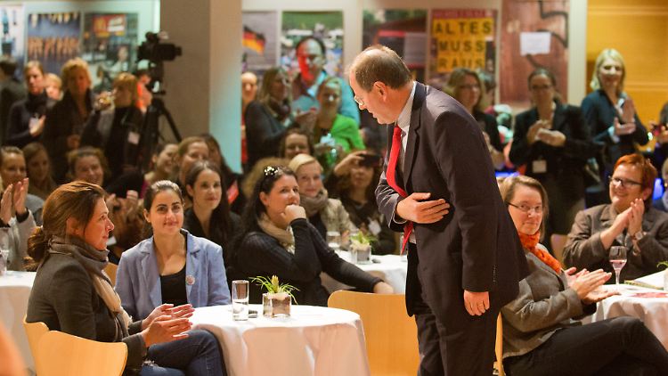 Sechs Wochen ist Steinbrück Kanzlerkandidat, in dieser Zeit erntet er mehr Kritik als Applaus.