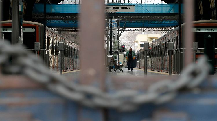 Nur noch eine U-Bahn war in Betrieb, um die Streikenden ins Stadtzentrum Athens zu bringen.