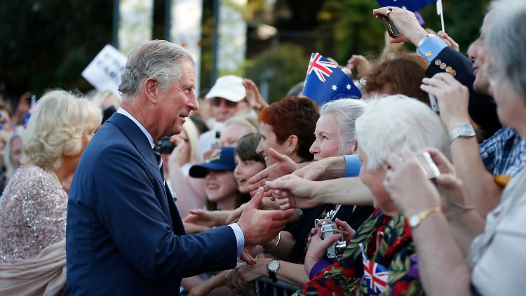 Charles und Camilla müssen - oder dürfen - in Australien viele Hände schütteln, hier bei der Feier zum diamantenen Thronjubiläum der Queen in der Oper von Sydney.