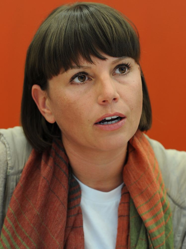 "Nicht schwermütig, sondern wir werden sprechen und Robert gedenken": Teresa Enke.