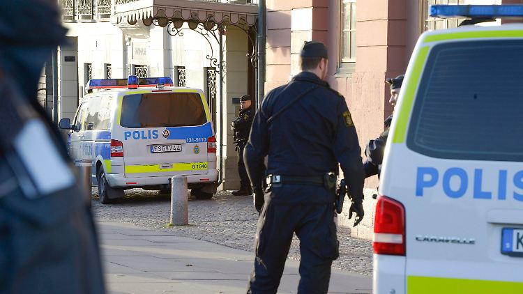 Vor der Residenz des Premierministers in Stockholm.
