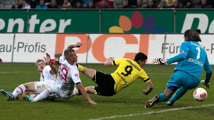 Robert Lewandowski traf doppelt für den BVB. Getrübt wurde die Freude darüber durch Wechselgerüchte um den polnischen Torjäger.