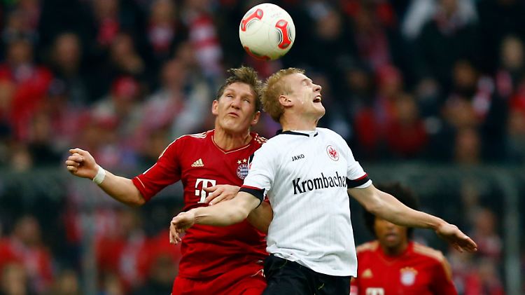 Sebastian Rode (r.) hat sich kurz vor Weihnachten auf den Wunschzettel einiger Bundesliga-Topklubs gespielt.