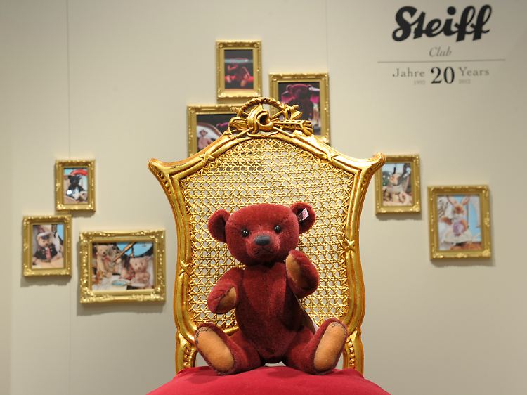 Modell "Louis" aus der "Steiff Club Edition 2012": Im Strudel der Schuldenkrise droht der Teddybär in Portugal zu einem Symbol für wirtschaftlichen Niedergang zu werden.