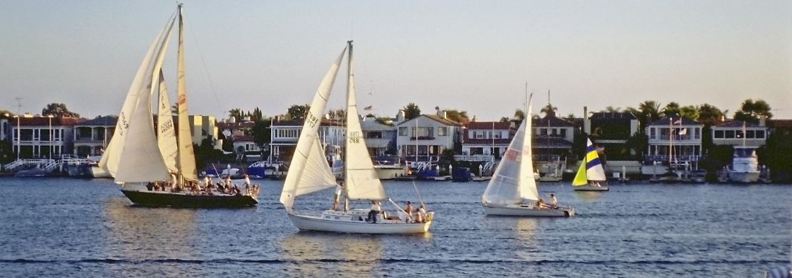 Kleines Segelmekka im Orange County: Das wohlhabende Newport Beach mit seinem großen Jachthafen zieht viele Promis an.