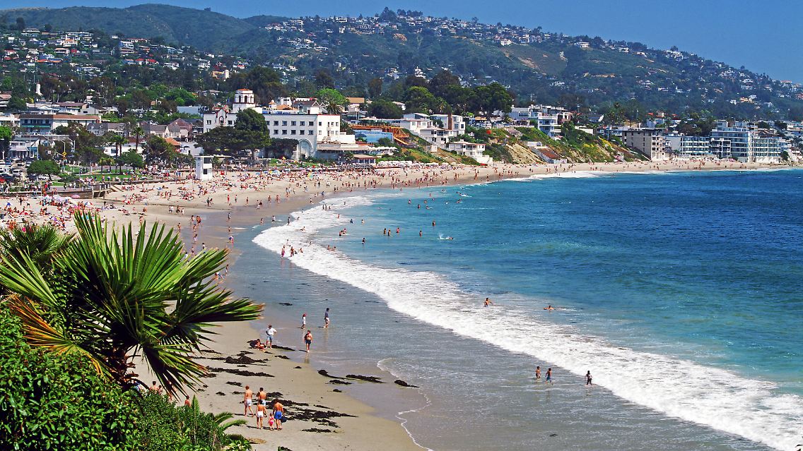 Sanfte Hügel, viel Grün und eine blaue Bucht: Laguna Beach ist ein Seebad wie aus dem Bilderbuch.