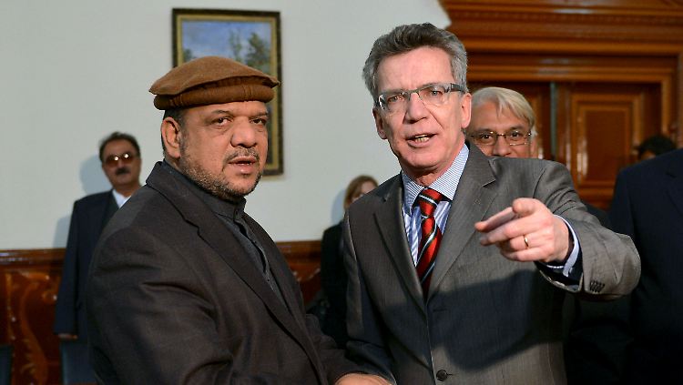 De Maizière mit dem 1. afghanischen Vizepräsidenten Mohammed Qasim Fahim (li.).