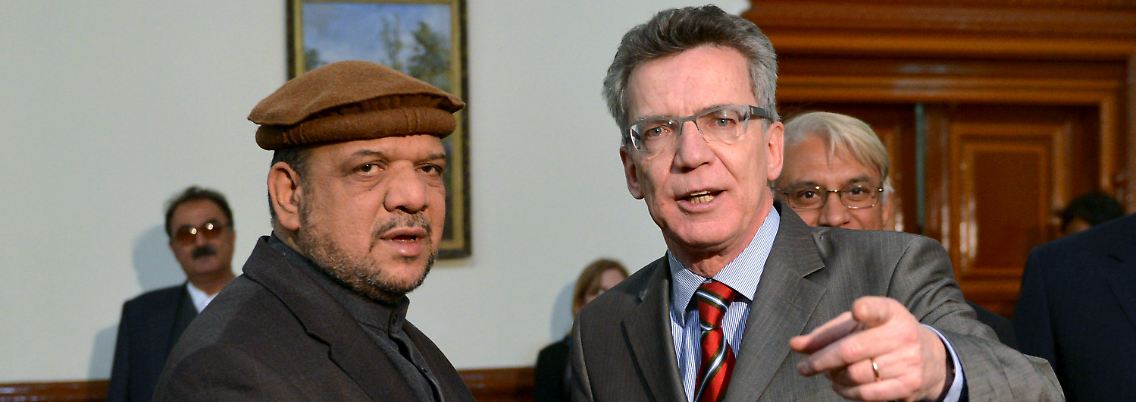 De Maizière mit dem 1. afghanischen Vizepräsidenten Mohammed Qasim Fahim (li.).