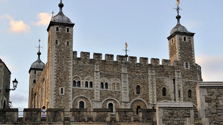 Man könnte ja den Einbrecher in den Tower of London werfen lassen.