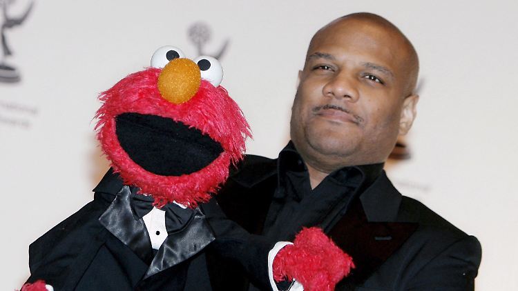 Kevin Clash mit der "Sesamstraßen"-Figur Elmo.