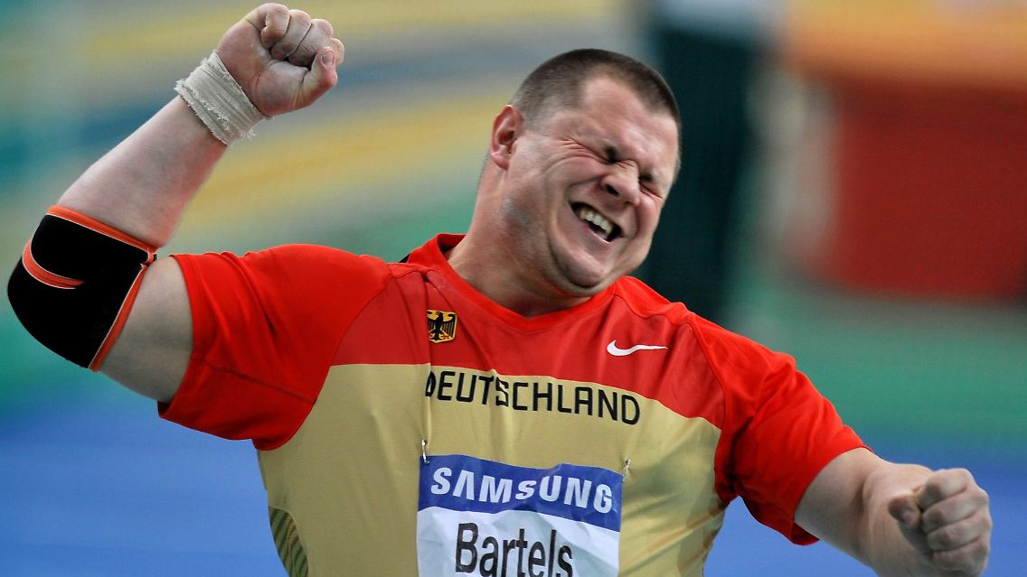 21,44 Meter - Ralf Bartels warf seine persönliche Bestleistung.