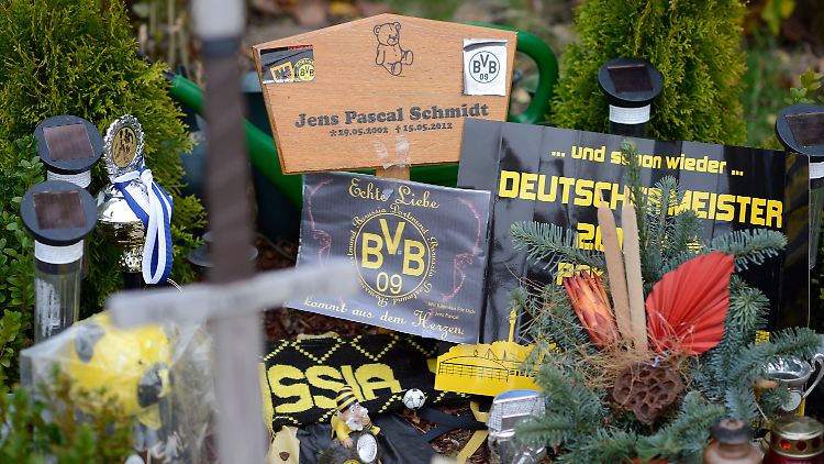 Bislang hat das Grab von Jens Pascal keinen Stein.