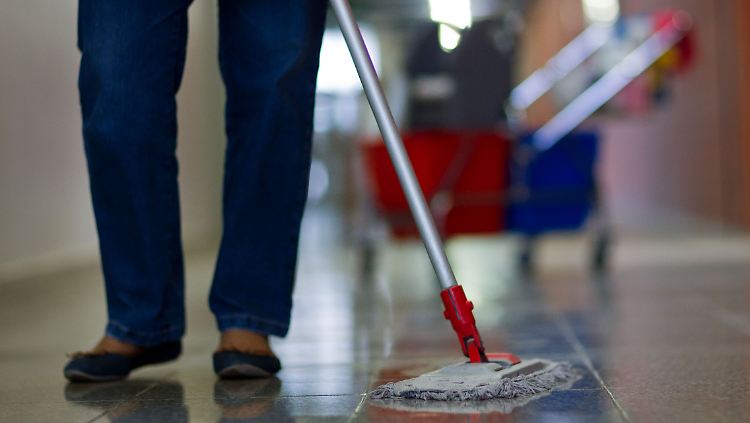 Unternehmen lagern vermehrt Tätigkeiten an schlechtbezahlte Selbständige aus.