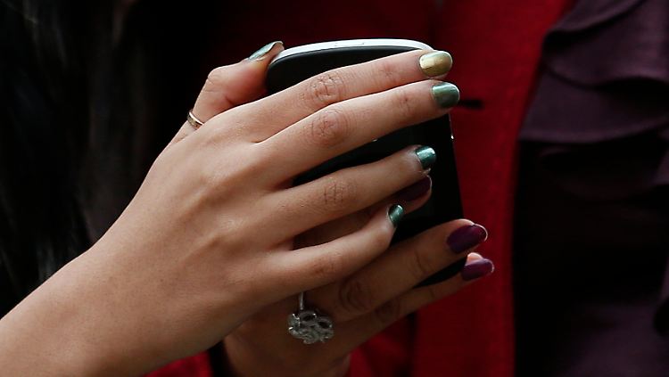 Schöne neue Smartphone-Welt: Mit LTE will Vodafone seine Topposition am deutschen Markt - seinen "Fels in der Brandung" - wieder zurückgewinnen.