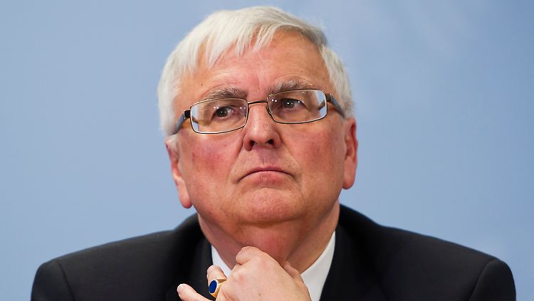 Jetzt haut Theo Zwanziger drauf.