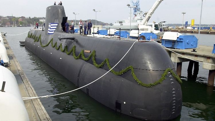 Ein U-Boot vom Typ 214 wird bei der Howaldtswerken-Deutsche Werft AG (HDW) in Kiel auf den Namen "HS Papanikolis" getauft, bevor es nach Griechenland verkauft wird.