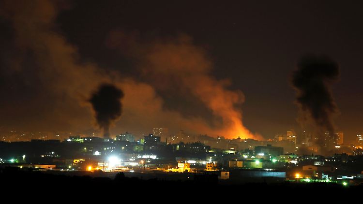 Israel greift Gaza aus der Luft an.