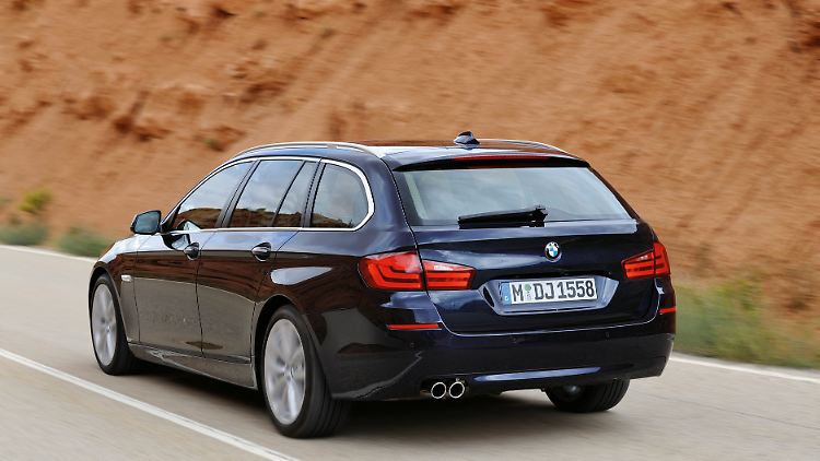 In Serie gibt es eine Niveauregulierung der Hinterachse.