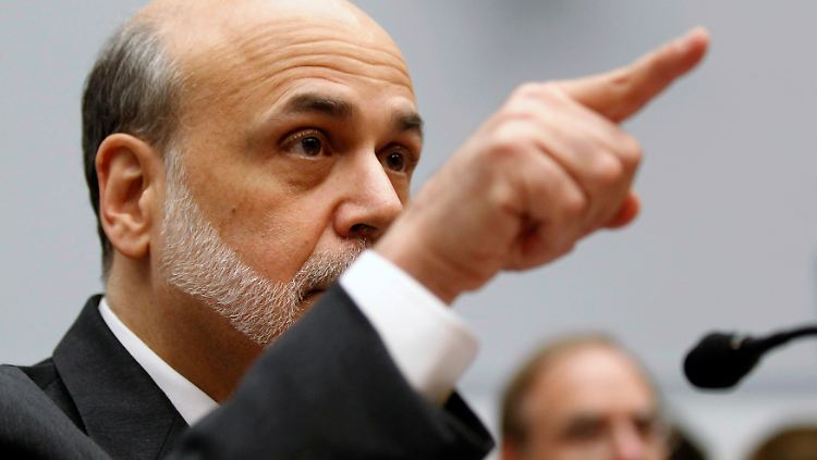Bleibt Fed-Chef, weil Obama die Wahl gewonnen hat: Ben Bernanke. Die lockere Geldpolitik der Notenbank bleibt wohl auch.