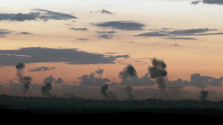 Israel fliegt Luftangriffe auf den Gazastreifen.