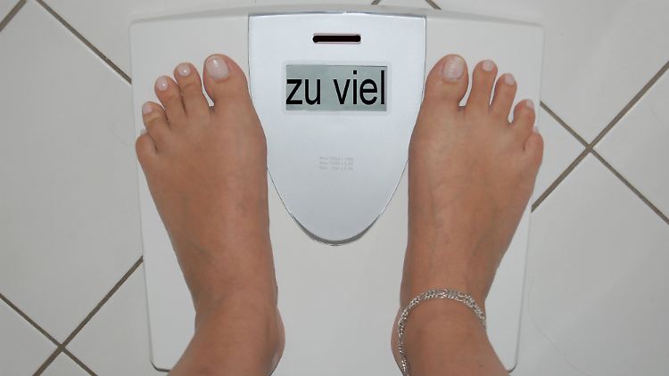 Jugendliche setzen sich oft zu kritisch mit ihrem Körperbild auseinander.