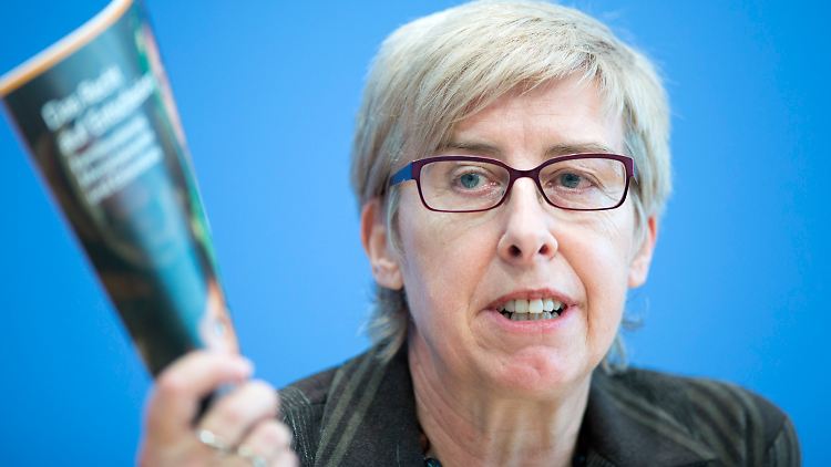 Renate Bähr, Geschäftsführerin der Stiftung Weltbevölkerung,   stellt die deutsche Ausgabe des Weltbevölkerungsberichts vor.