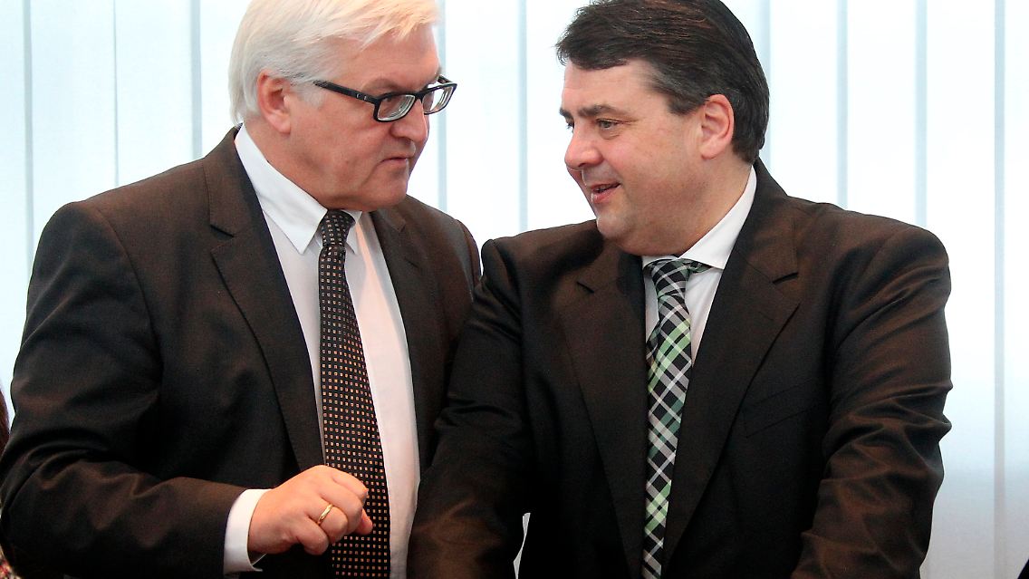 Hartz-IV-Erfinder und Hartz-IV-Abrücker: Fraktionschef Steinmeier und Parteichef Gabriel vor der Präsidiumssitzung.