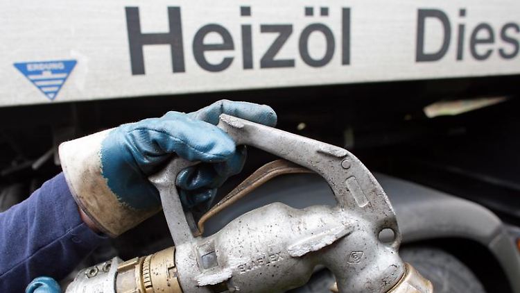 Sicher ist sicher: Verbraucher sollten prüfen, ob tatsächlich so viel Heizöl geliefert wurde wie die Abrechnung ausweist.