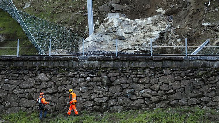 Aufgrund eines automatischen Alarms wurde alle Züge sofort gestoppt.