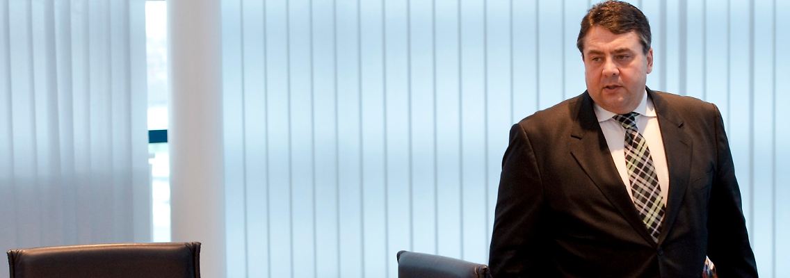 SPD-Chef Gabriel rückt von den Reformen Gerhard Schröders ab.