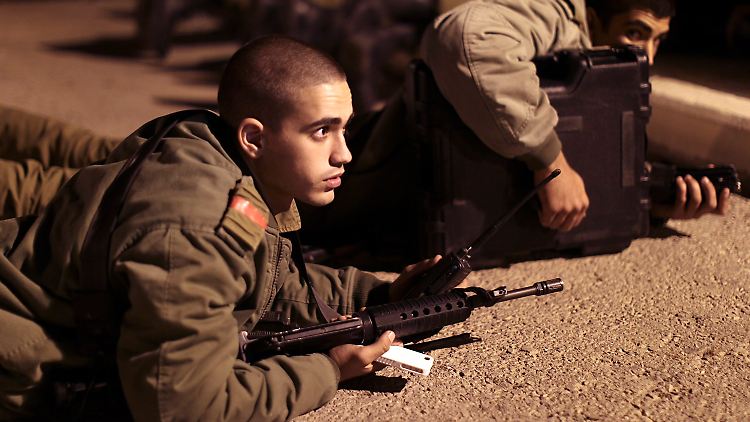 Israelischer Soldat in Kiryat Malachi, nahe der Grenze zum Gazastreifen.