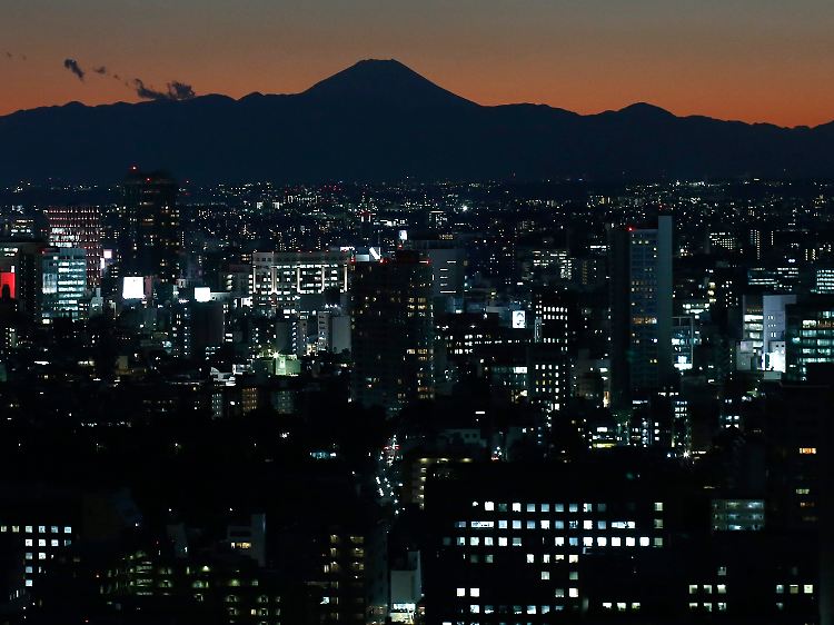 Hochindustrialisiert und tief verschuldet: Japans Parteipolitiker suchen einen Ausweg aus der Rezession.
