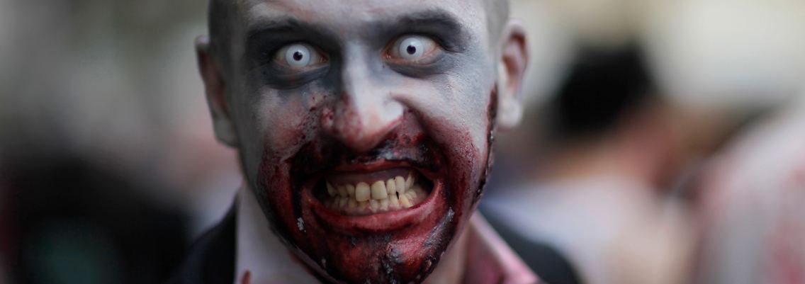 Der Fall Lehman gewährte allen Beteiligten einen Blick in den Abgrund: Einen Eindruck vom Ausmaß des kalten Grausens liefert dieser Zombie-Darsteller in Frankfurt.