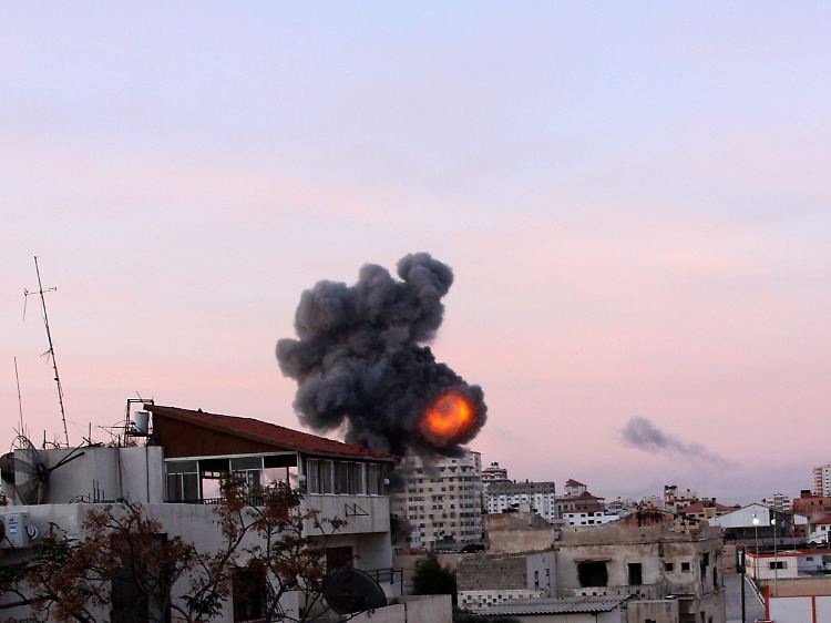 Auch in der Nacht und am frühen Morgen setzte die israelische Luftwaffe die Angriffe fort.