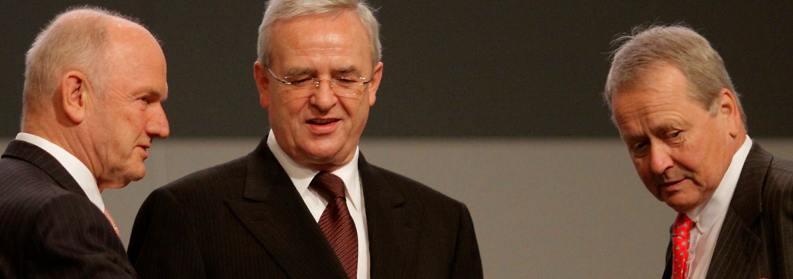 Zwischen Ferdinand Piech und Wolfgang Porsche: VW-Chef Martin Winterkorn.