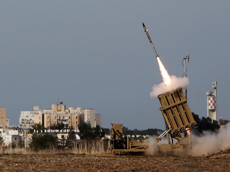 Projekt "Eiserne Kuppel": Mit einem elektronisch vernetzten Schutzschirm versucht sich Israel vor Überfällen aus dem Gazastreifen zu schützen.