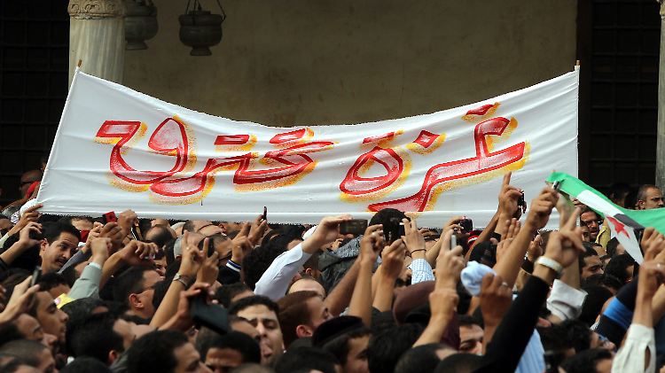 Protest in Kairo gegen die israelischen Angriffe auf Gaza. Ägyptens Regierung muss neuerdings auf die öffentliche Meinung im Land Rücksicht nehmen.