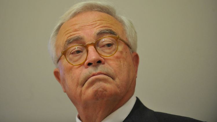 Ex-Deutsche-Bank-Chef Breuer weist die Vorwürfe des Gerichts als "ungeheuerlich und ehrenrührig" zurück.
