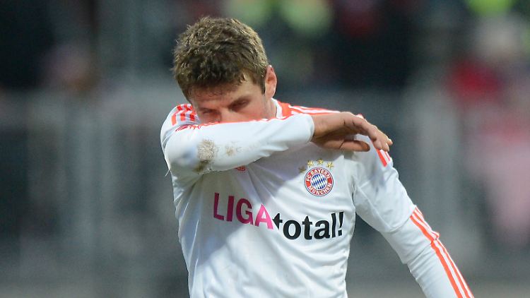 Mund abputzen, weitermachen: Bayerns Thomas Müller wird das Ende des Münchner Auswärtsspaziergangs durch die Liga verschmerzen können.