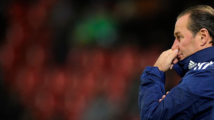Huub Stevens war angefressen nach der Niederlage gegen Bayer.