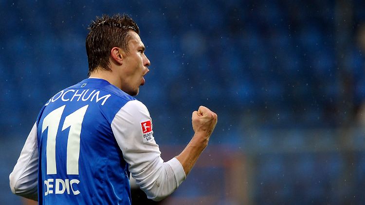 Bochums Zlatko Dedic bejubelt seinen Treffer zum 3:2.