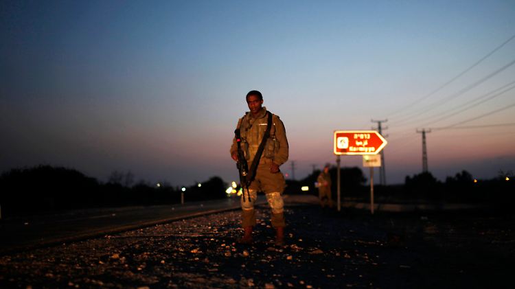 An der Grenze zum Gazastreifen sollen bereits 70.000 Soldaten stationiert sein.