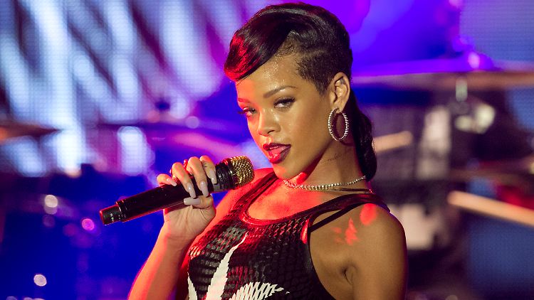 Nicht ganz Schneewittchen, aber fast: Rihanna.