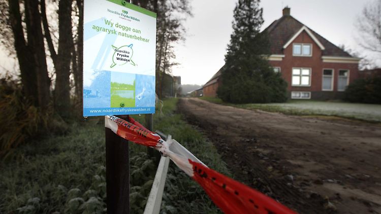 Ermittler durchsuchen nun den Hof des Mannes in Oudwoude.