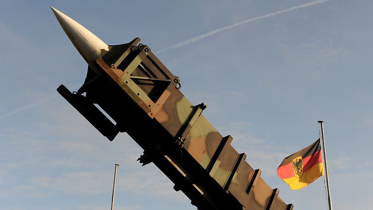 Die Bundesregierung will die Bitte Ankaras um "Patriot"-Raketen "solidarisch prüfen".