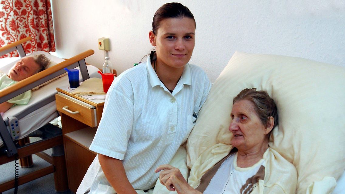 Diese junge Pflegerin wurde durch die Personal-Service-Agentur (PSA) des Berufsbildungswerks (bbw) für zunächst neun Monate vermittelt. Lebensplanung ist mit solchen Verträgen schwierig.