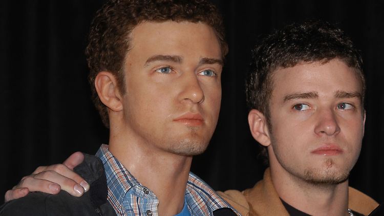 Justin im Doppelpack! Keine falschen Hoffnungen - es gibt ihn lebendig nur einmal (r). Superman links ist aus Wachs und gehört Madame Tussauds.