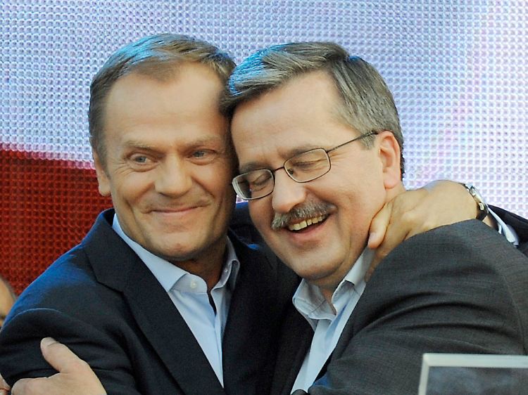 Premier Donald Tusk (l.) und Präsident Bronislaw Komorowski sollen Ziel des Anschlags gewesen sein.
